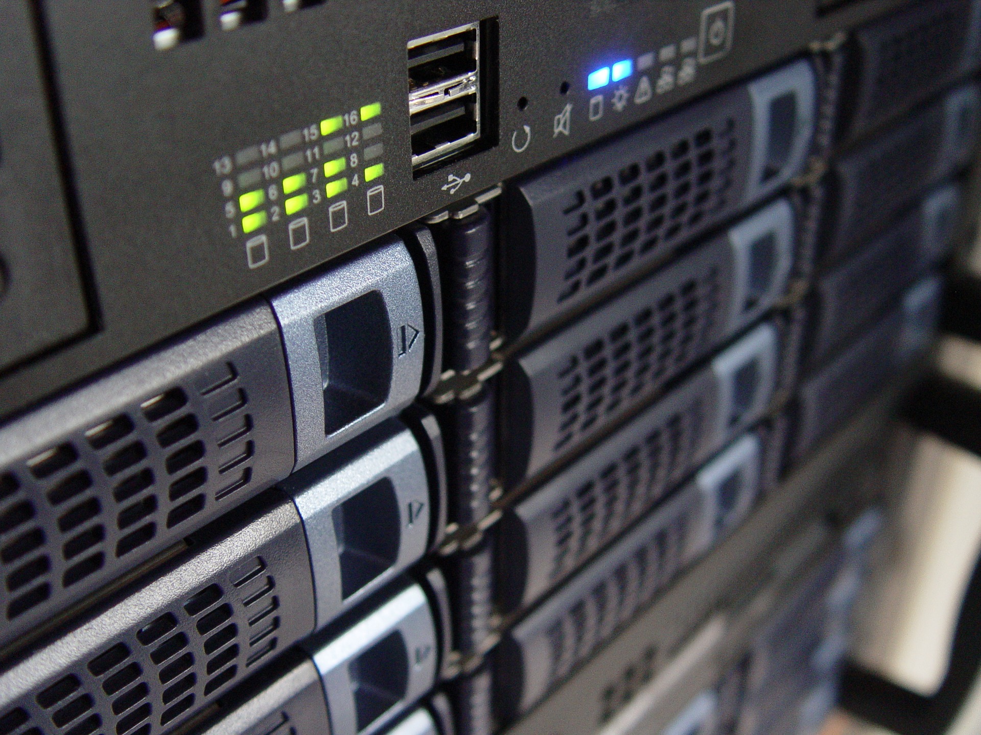 Moderne Servertechnik für Webhosting und Serverlösungen